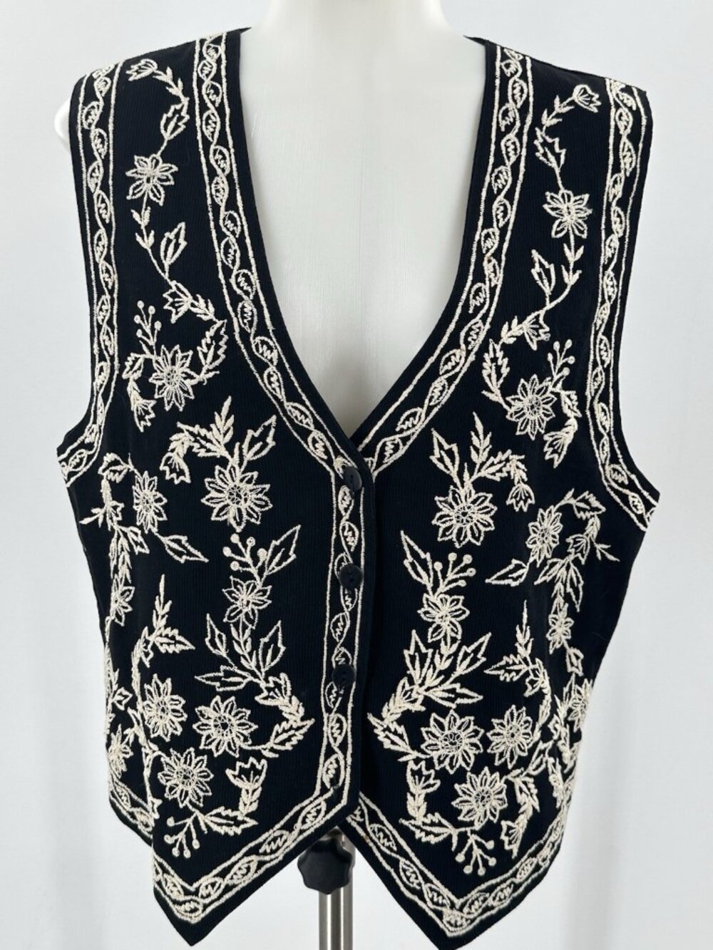 Vintage Chrysantheme Floral Embroidered Vest Black Beige Buckle Large Cotton